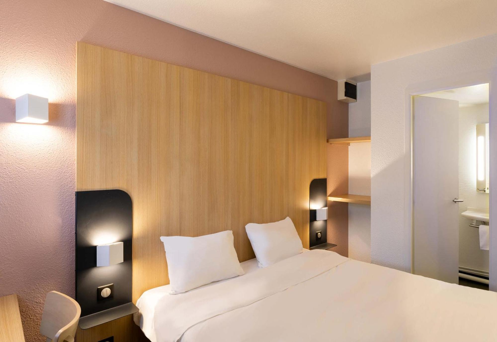 B&B Hotel Lorient Ланестер Екстериор снимка