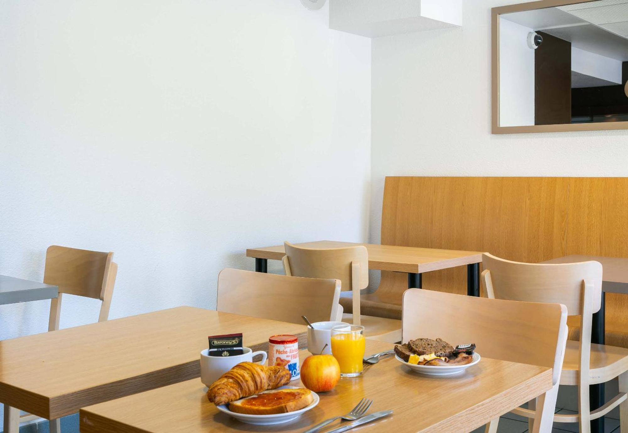 B&B Hotel Lorient Ланестер Екстериор снимка