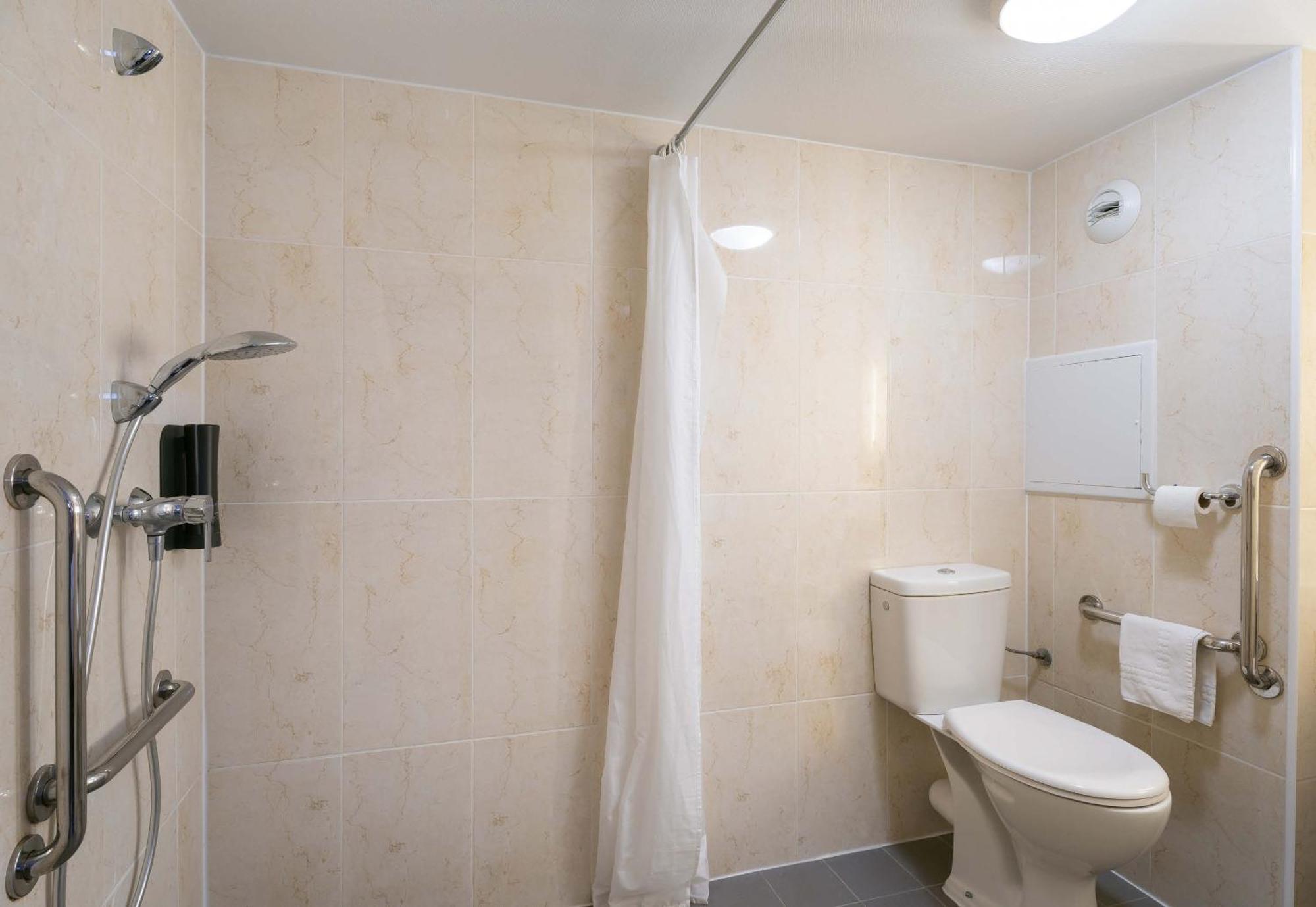 B&B Hotel Lorient Ланестер Екстериор снимка